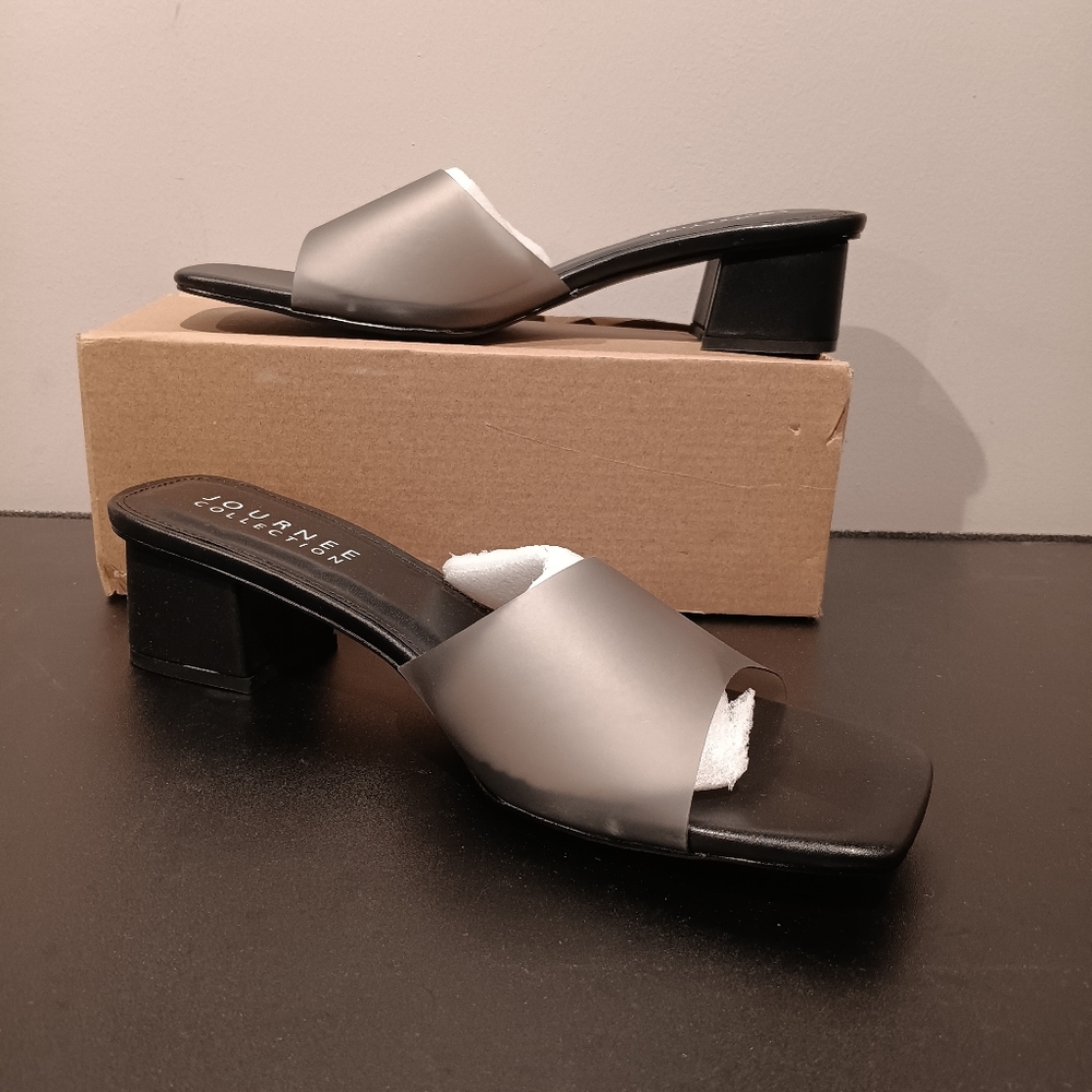 Journee Women's Jaydin Sandals Size 10